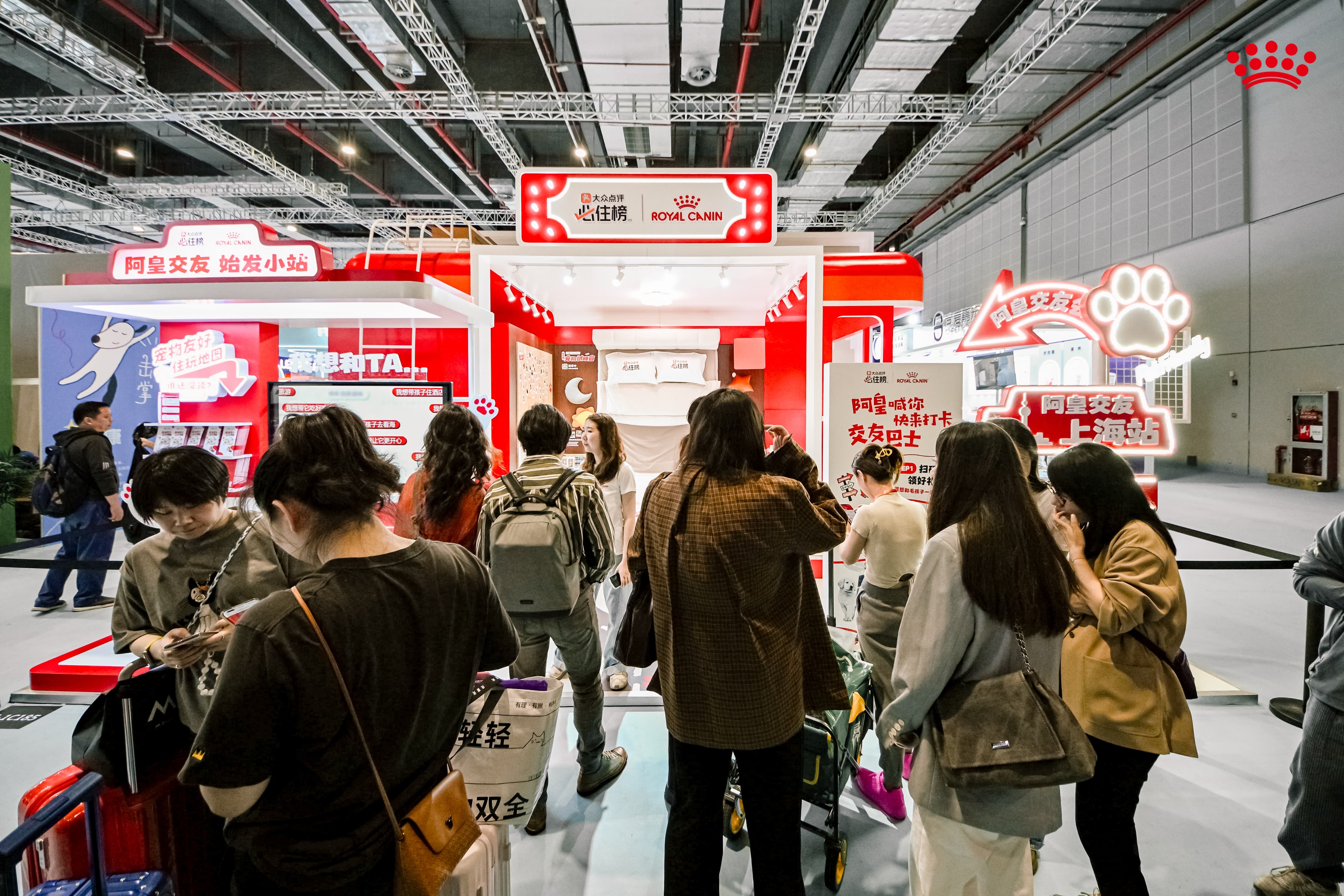 九游体育：皇家以“跨界联动+专业赋能”亮相它博会“击掌为萌”共筑宠物健康新生态(图5)