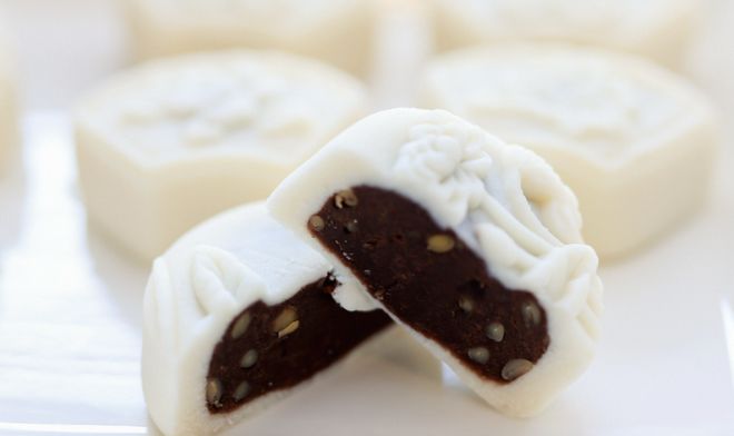 九游体育：584万年轻人围观“汉堡压月饼”月饼“求生战”转向健康与宠物(图3)