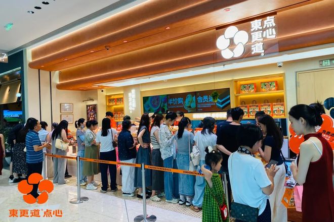 九游app：2200+新首店来了！德基广场炸街这些赛道“杀”疯了…(图4)
