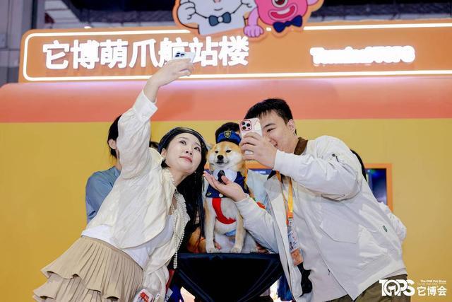 九游体育：宠物群体也面临老龄化难题？进博会“它经济”火力全开面向更精细、专业、多元需求(图3)