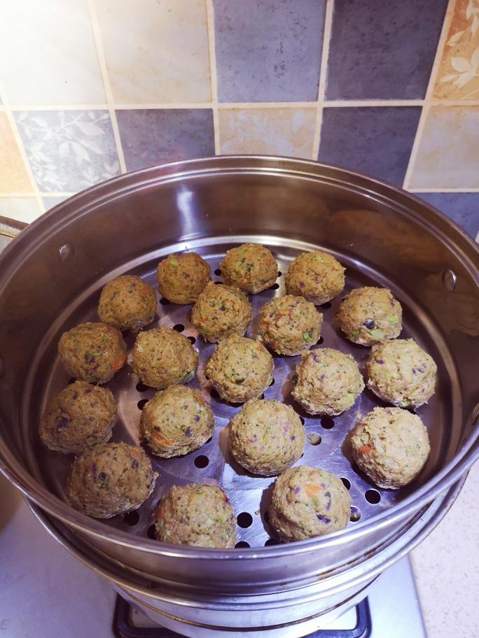 九游官网入口：怎么在家制作狗粮(图1)